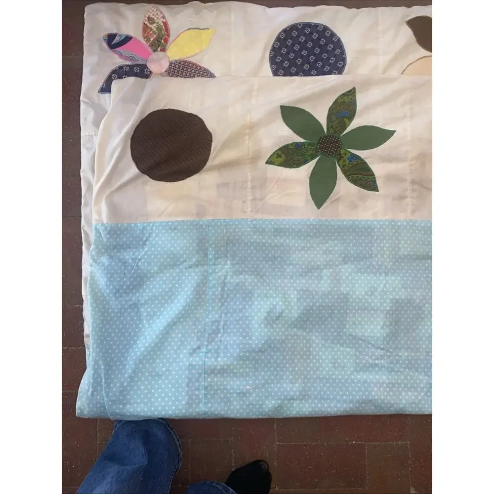 Vintage 1960s Mid-Century Handmade Medium Weight Quilt Throw Twin 69”x 55”